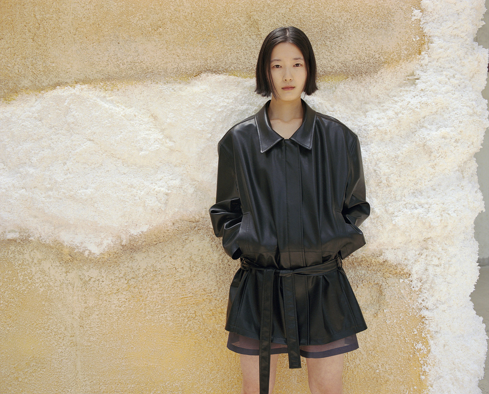 LOW CLASSIC, 로맨틱한 디너 무드 담은 2026 SS 컬렉션 공개 2485-Image